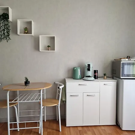 Maisonnette * Auneuil